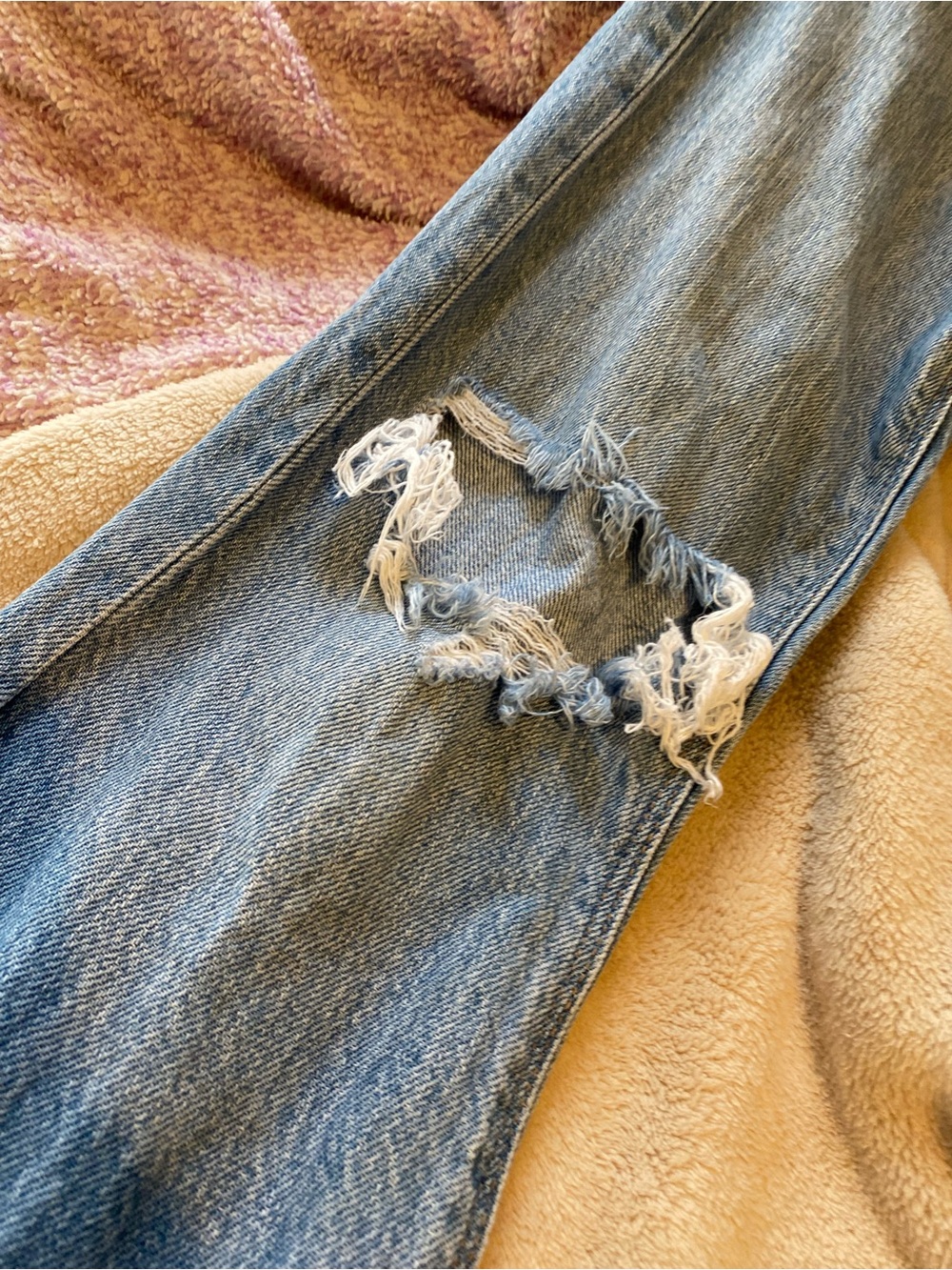 AE Ripped Highest Waist '90s Flare Jean - Picture 2 of 3